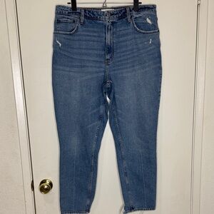 Abercrombie and Fitch Women's High-Rise Slim Straight Jeans in Medium Blue
